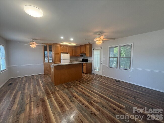 Building Photo - 336 Valley Glen Ct NW