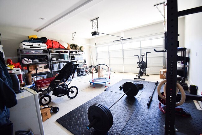 Building Photo - 4 Bedroom 3.5 Bath, No Pets