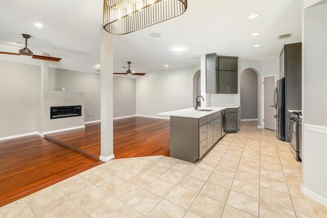 Building Photo - 4920 Hibiscus Valley Dr