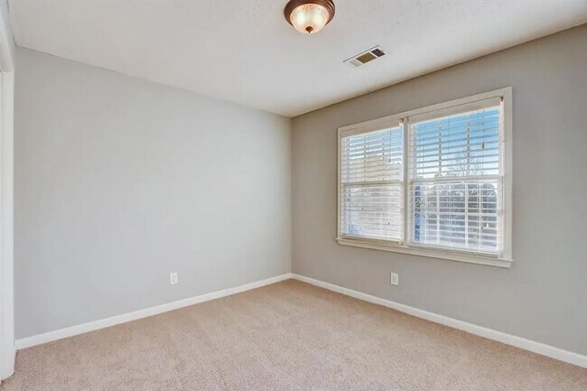 Building Photo - 74 Flanders Ct