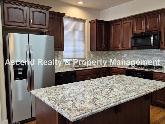 Building Photo - Lower Price! Available Immediately Minutes to Orenco 4 Bed & Office with Full Bath on Main 1 Smal...