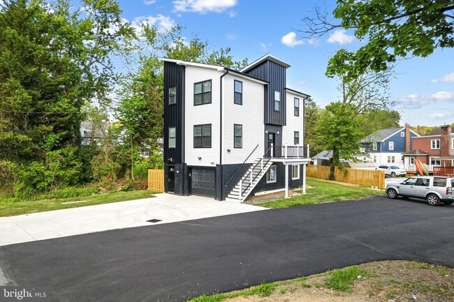 Building Photo - 2370 Randolph St