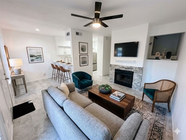 Building Photo - 2121 El Paseo St