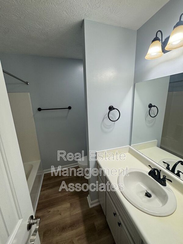 Building Photo - 129 Wagon Wheel Cir