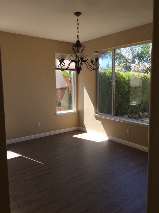 Building Photo - 1520 Sapphire Dr