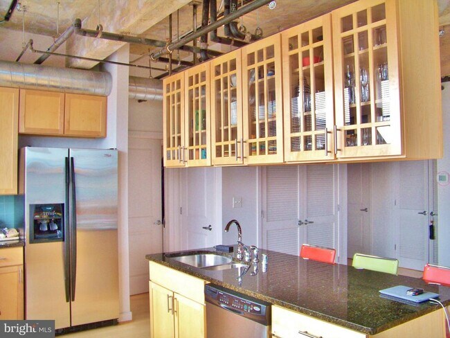 Building Photo - 234 Holliday St