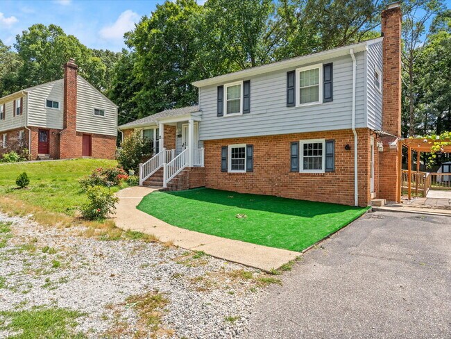 Building Photo - 2220 Lauderdale Dr