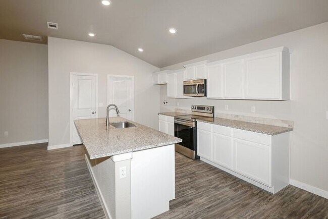 Building Photo - 1536 Montaluse Rd