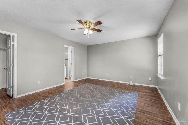 Building Photo - 5499 Chantilly Cir