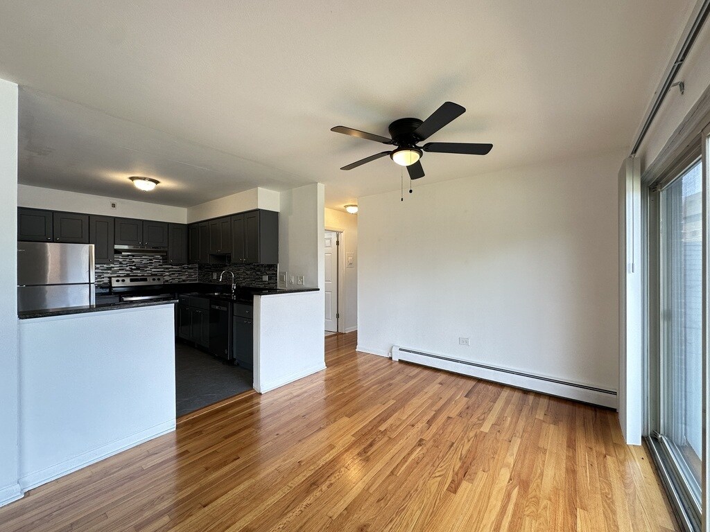 Building Photo - 1653 Oakwood Ave