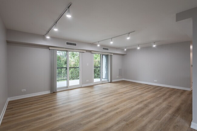 Building Photo - 1415 E Central Rd