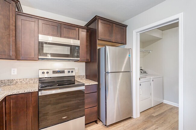 Building Photo - 652 N College St