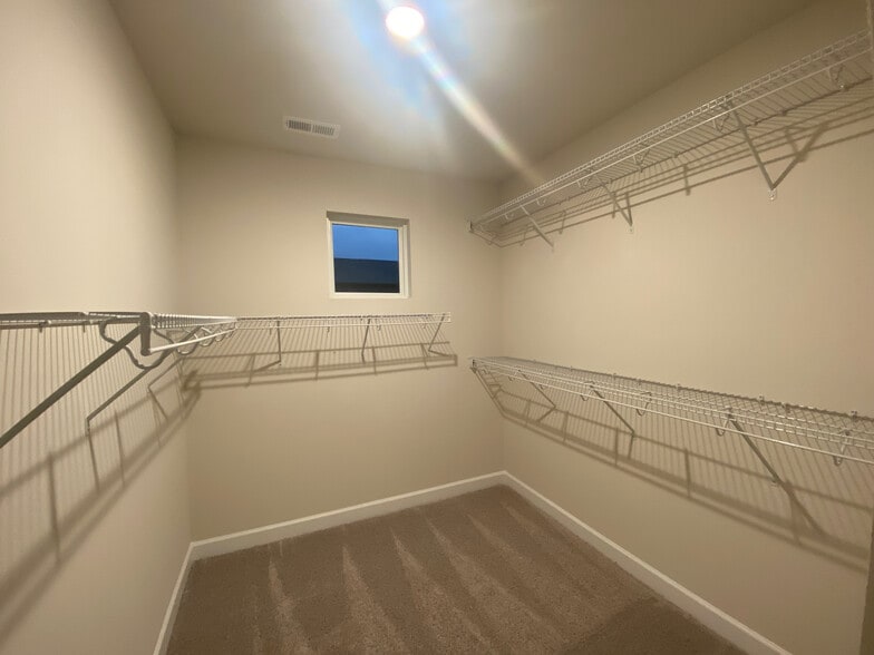 Building Photo - Room in Townhome on Memorial Pkwy