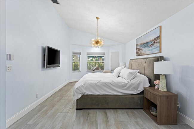 Building Photo - 10112 Aqua Vista Way