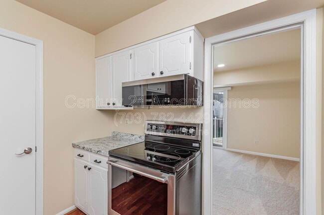 Building Photo - 14447 Cool Oak Ln