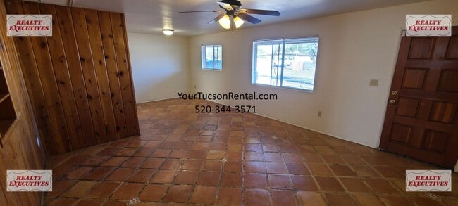 Building Photo - Grant & Silverbell Rd 3/1.5 with A/C $500 Security Deposit
