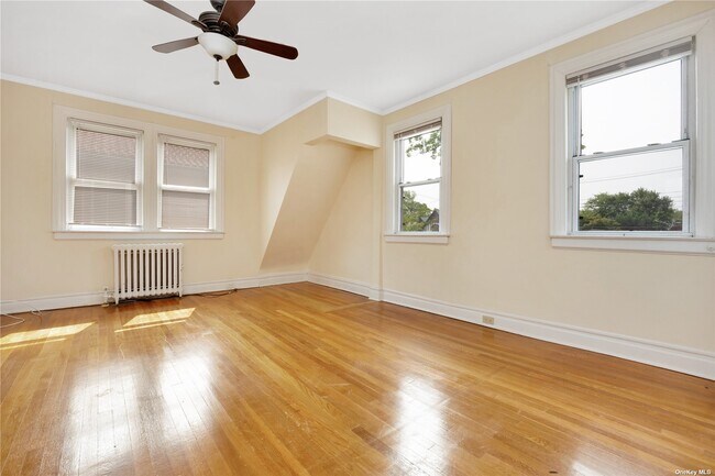 Building Photo - 20 Point Crescent