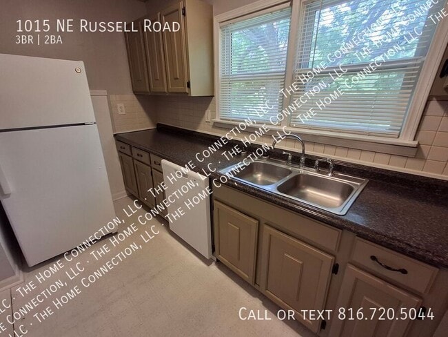 Building Photo - 1015 NE Russell Rd.
