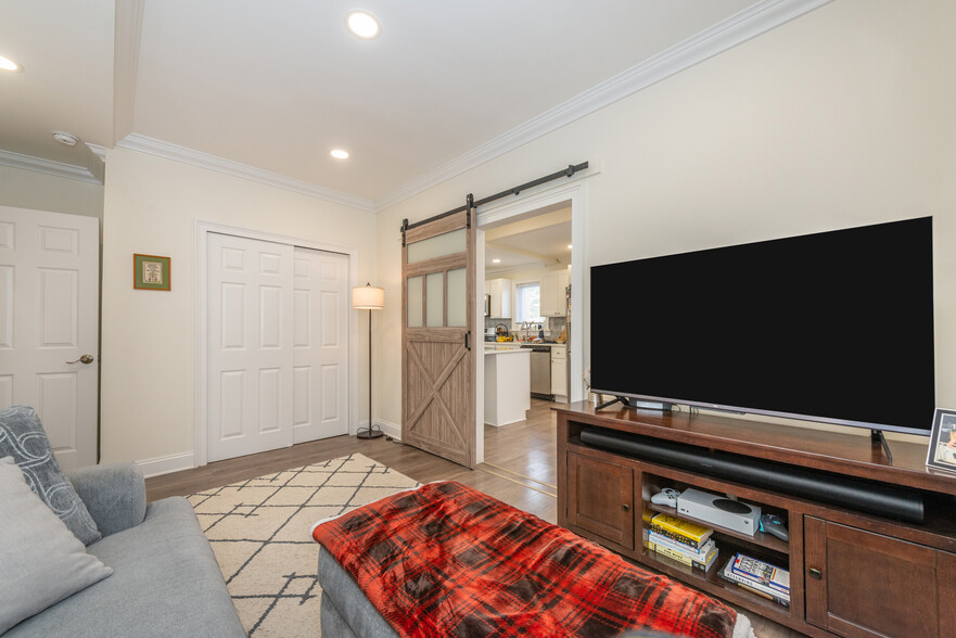 Living Room - 49 Greenwood Ave