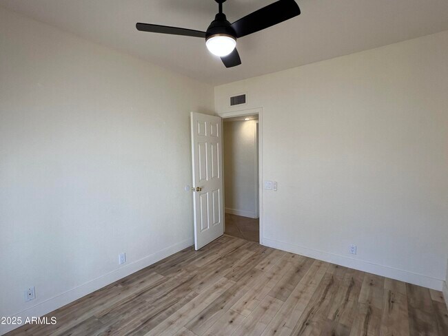 Building Photo - 4847 E Calle de Las Estrellas Rd