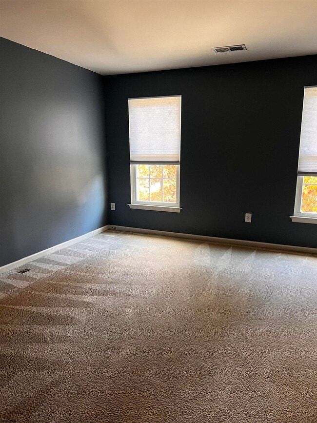 Building Photo - 704 St Thomas Dr