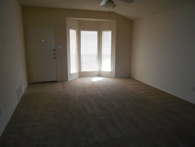 Building Photo - 521 N Juneau Ave