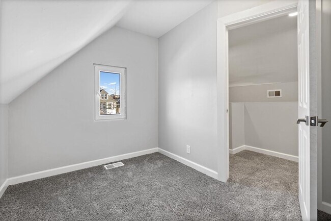 Building Photo - 3751 N Clifton Ave