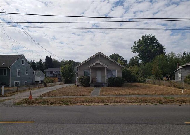 Primary Photo - 2 BD 1 BA home with easy transit