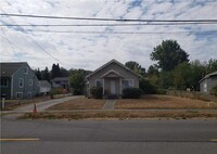 Building Photo - 2 BD 1 BA home with easy transit