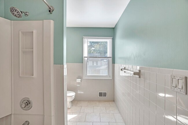 Building Photo - 2219 North Ave