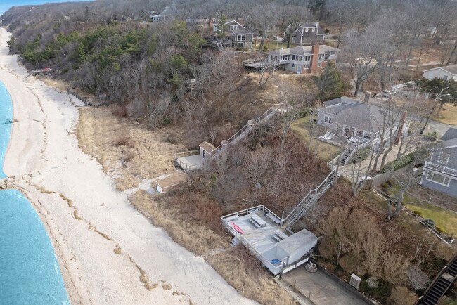 Building Photo - 7 Oak St