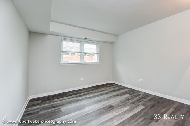 Building Photo - 539 W Euclid Ave