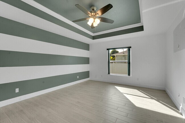 Building Photo - 226 SW Starfish Ave