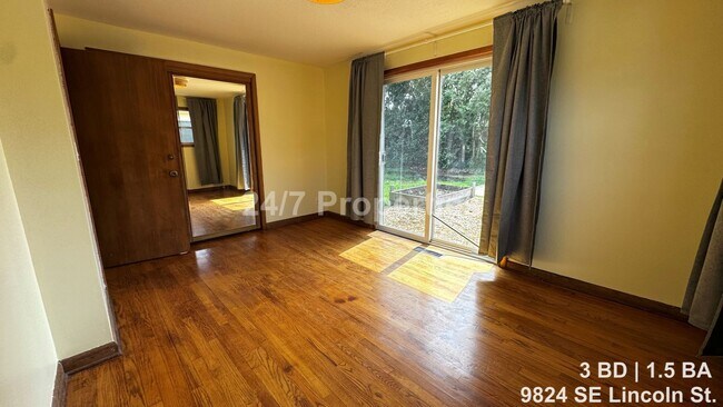 Building Photo - Vibrant 3BD | 1.5BA Home w/ Yard - SE Portland