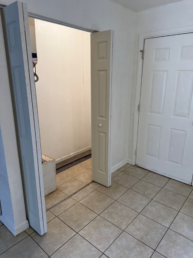 Building Photo - 1583 Sunset Ln