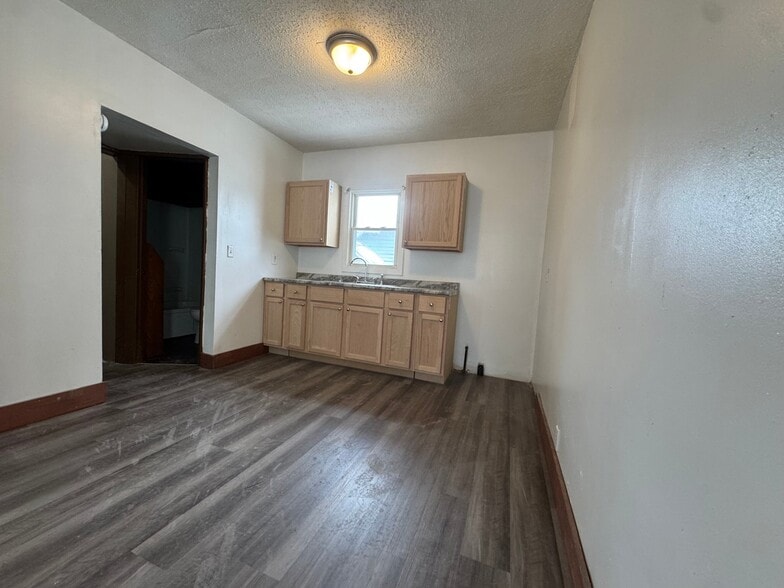 Building Photo - 1311 N Walnut Grove Ave