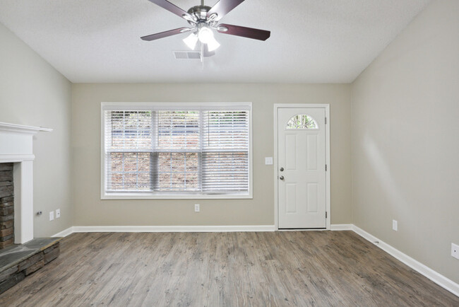 Building Photo - Move-in ready home in Hiram!