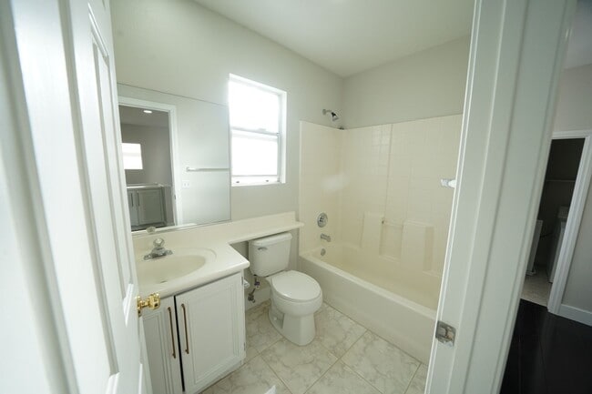 Building Photo - SHOWINGS AVAILABLE NOW