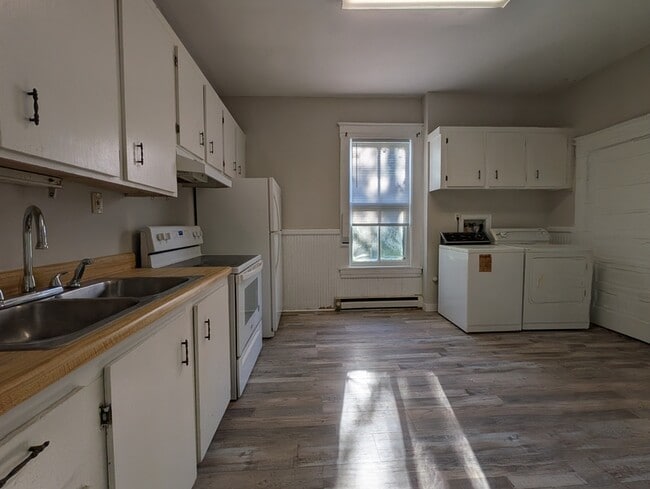 Building Photo - 218 Warwick, Unit A