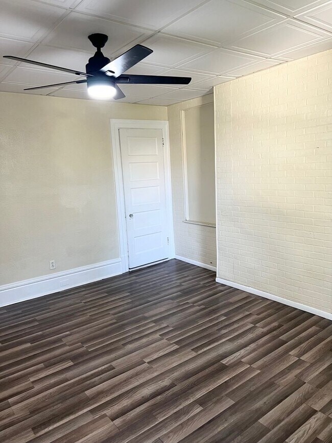 Building Photo - Newly Remodeled 3 or 4 Bedroom in Swissval...