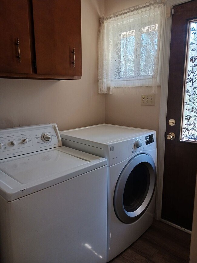 Building Photo - Charming 4BR/2.5BA Retreat on 2 Acres-Available Now!