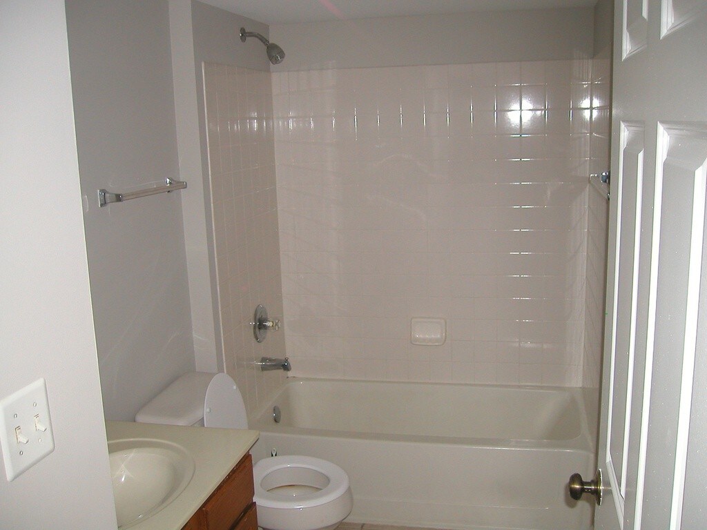 Building Photo - 2211 Waterleaf Ct