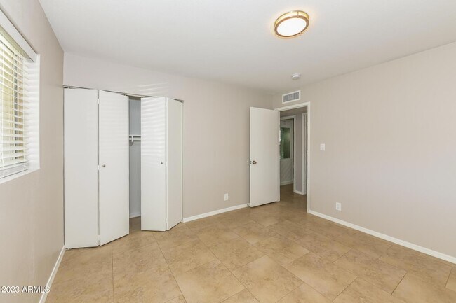 Building Photo - 8620 E Northland Dr