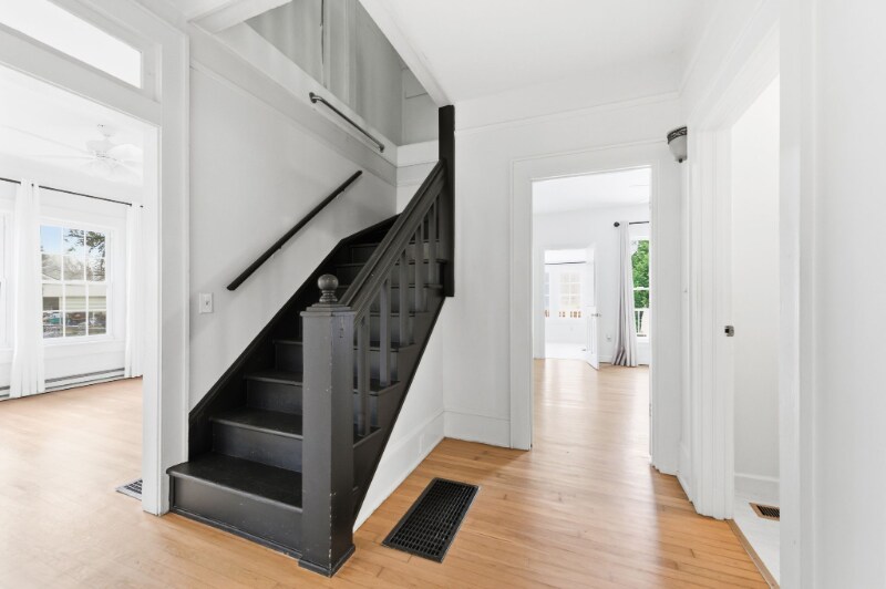 Building Photo - 1458 S Main St