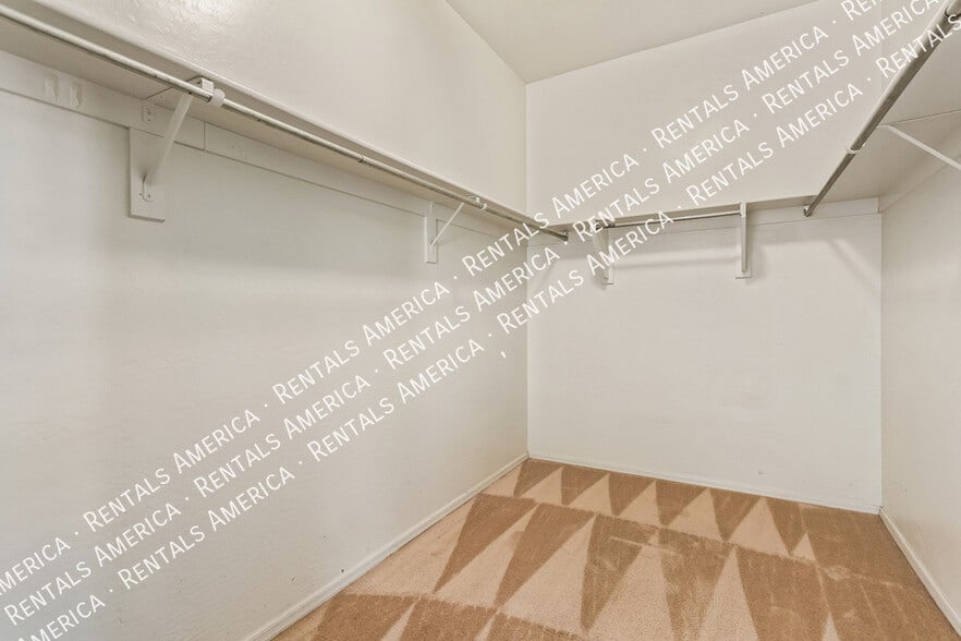 Building Photo - 664 W Silver Reef Ct