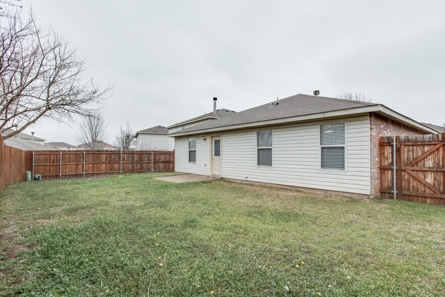 Building Photo - 8712 Stonebriar Ln