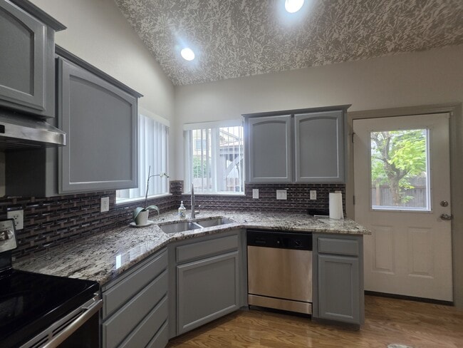 Building Photo - 4373 Hearth St NE