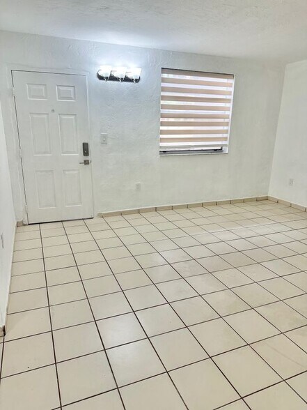 Building Photo - 4655 Palm Ave