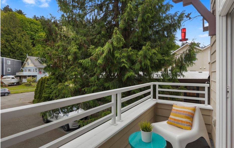 Balcony - 4135 Chilberg Ave SW
