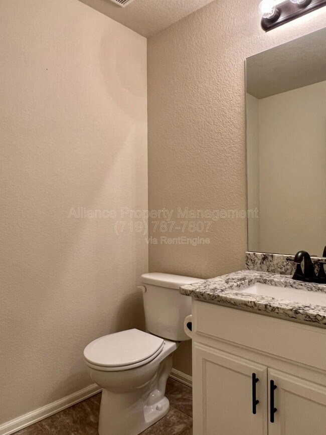 Building Photo - 6280 San Mateo Dr